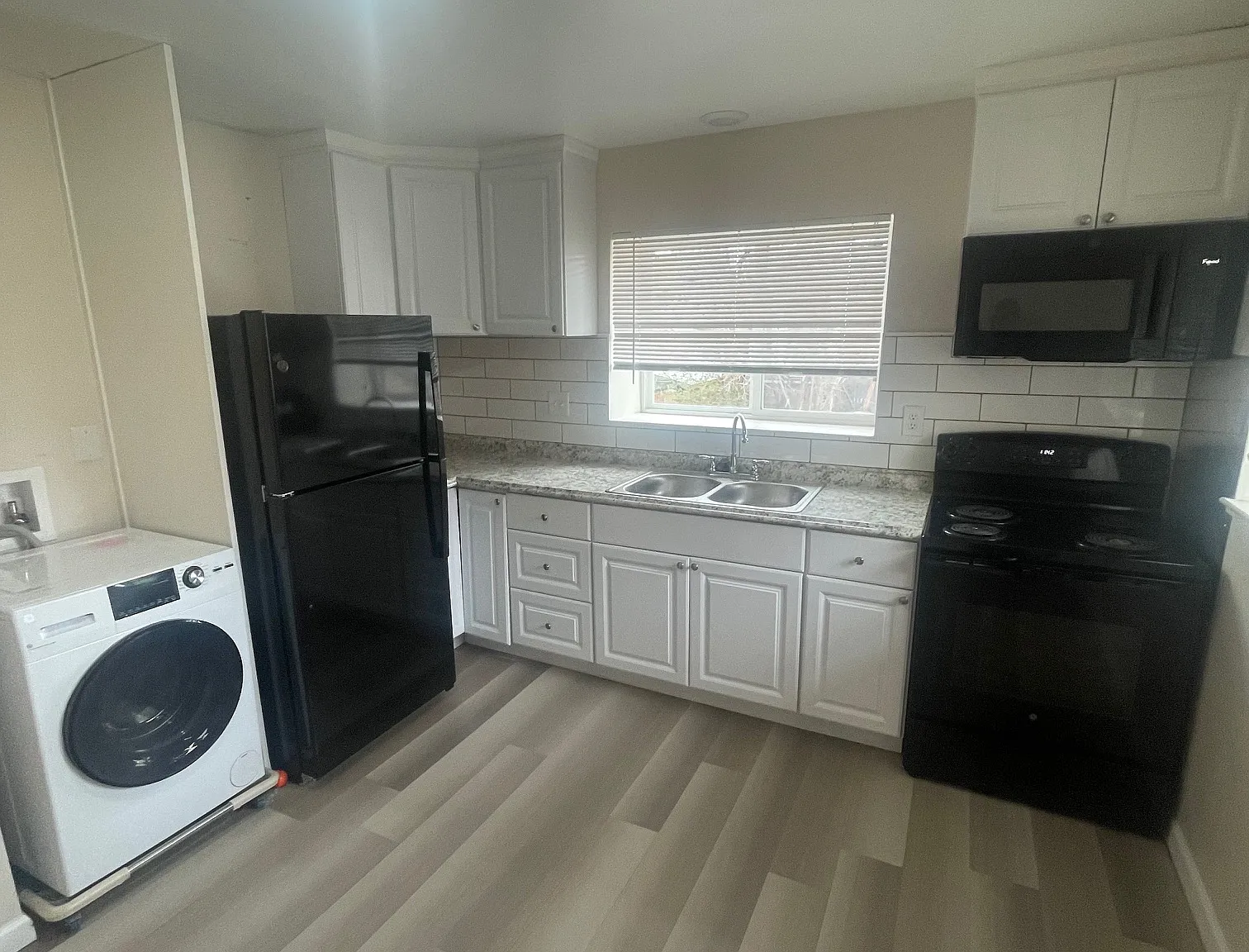 2 bed, 825 sqft, $1,600 — Photo 3
