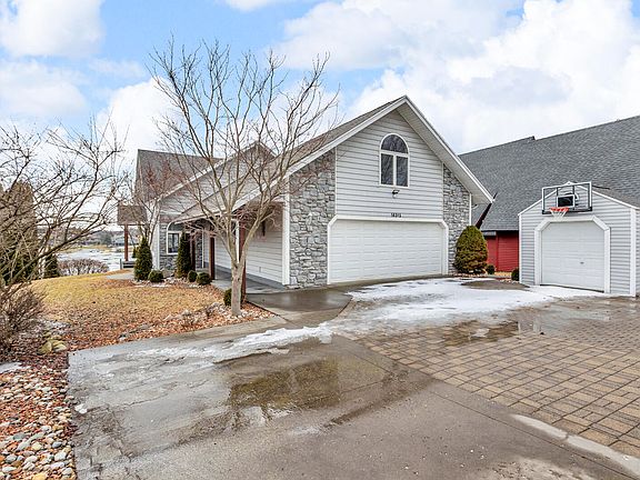 3rd image of 14385 Crestridge Dr