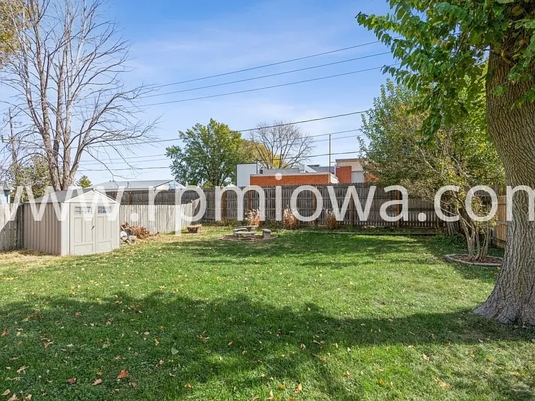 221 SW Scott St — Photo 12
