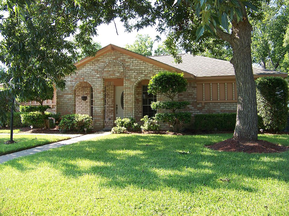 1st image of 407 Dogwood St