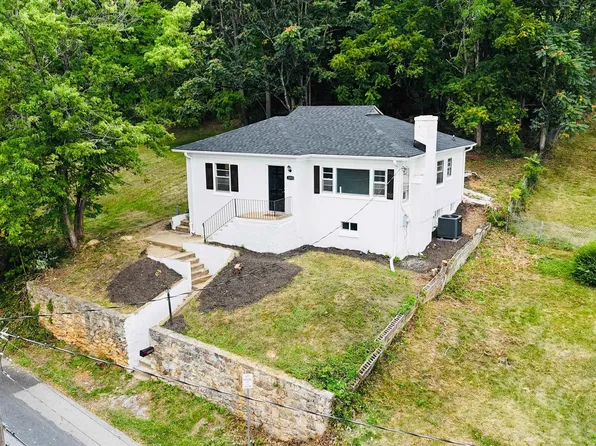 1323 Jackson St, Staunton, VA 24401