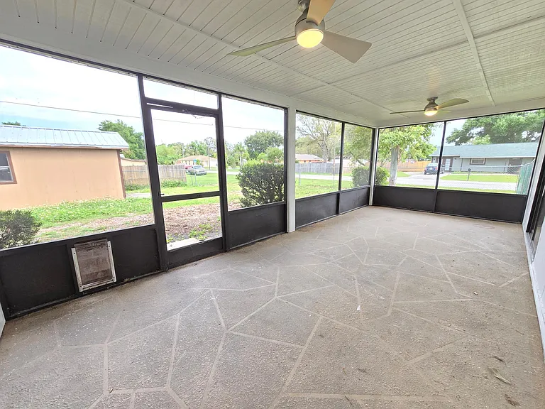Large screened lanai