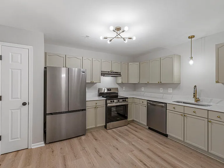 946 Monet Dr — Photo 14