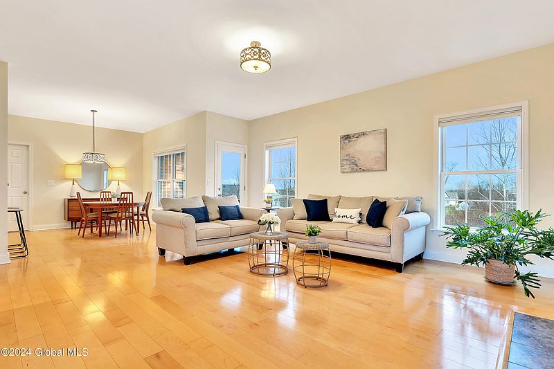4th image of 68 Beacon Street