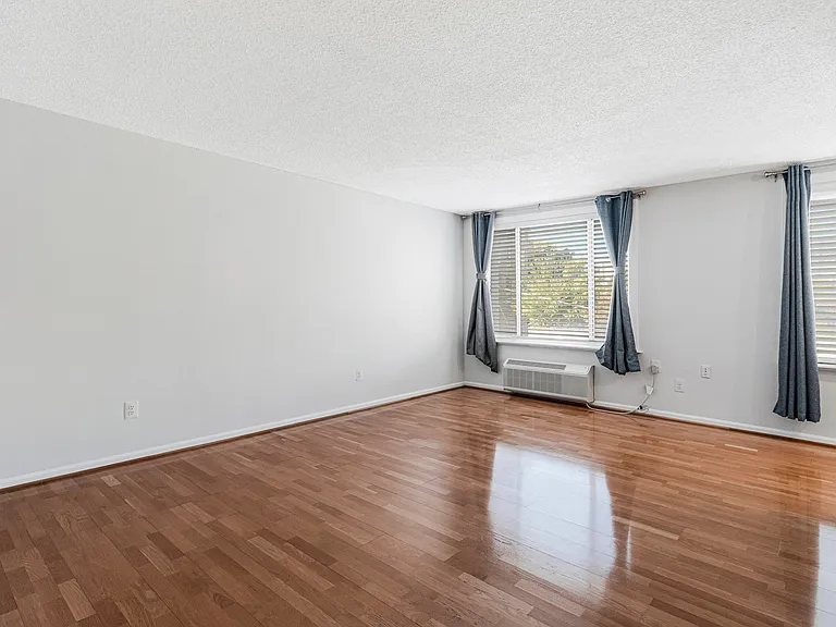 1730 Arlington Blvd — Photo 9