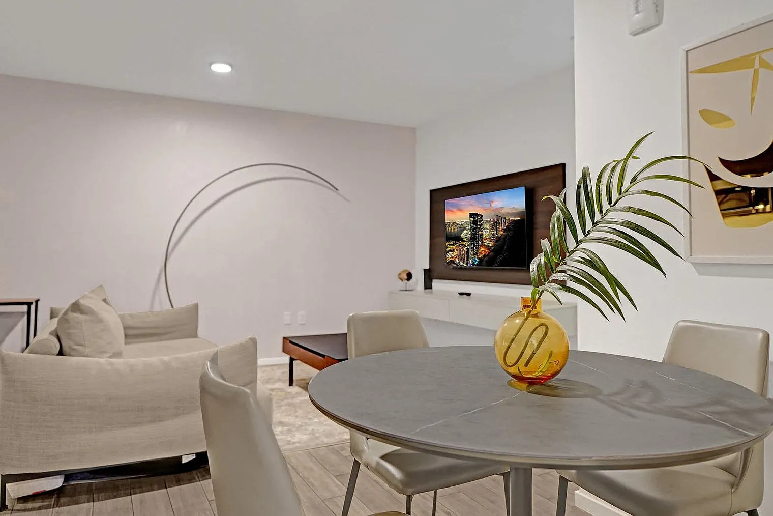 1 bed, 1.0 bath, 516 sqft, $4,725 — Photo 2