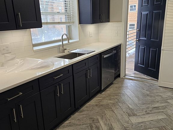 2nd image of 4921 N Wolcott Ave APT 2B