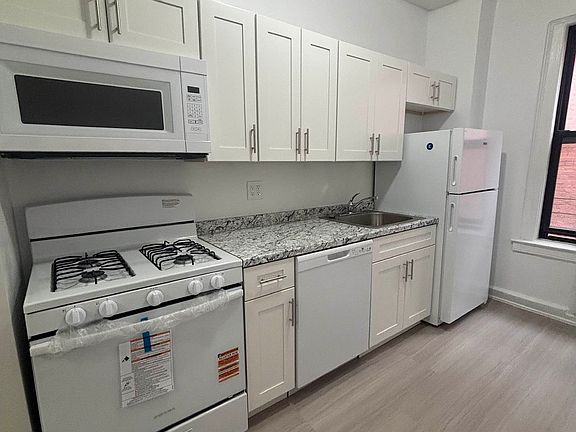 4th image of 860 W 181st St APT 47A