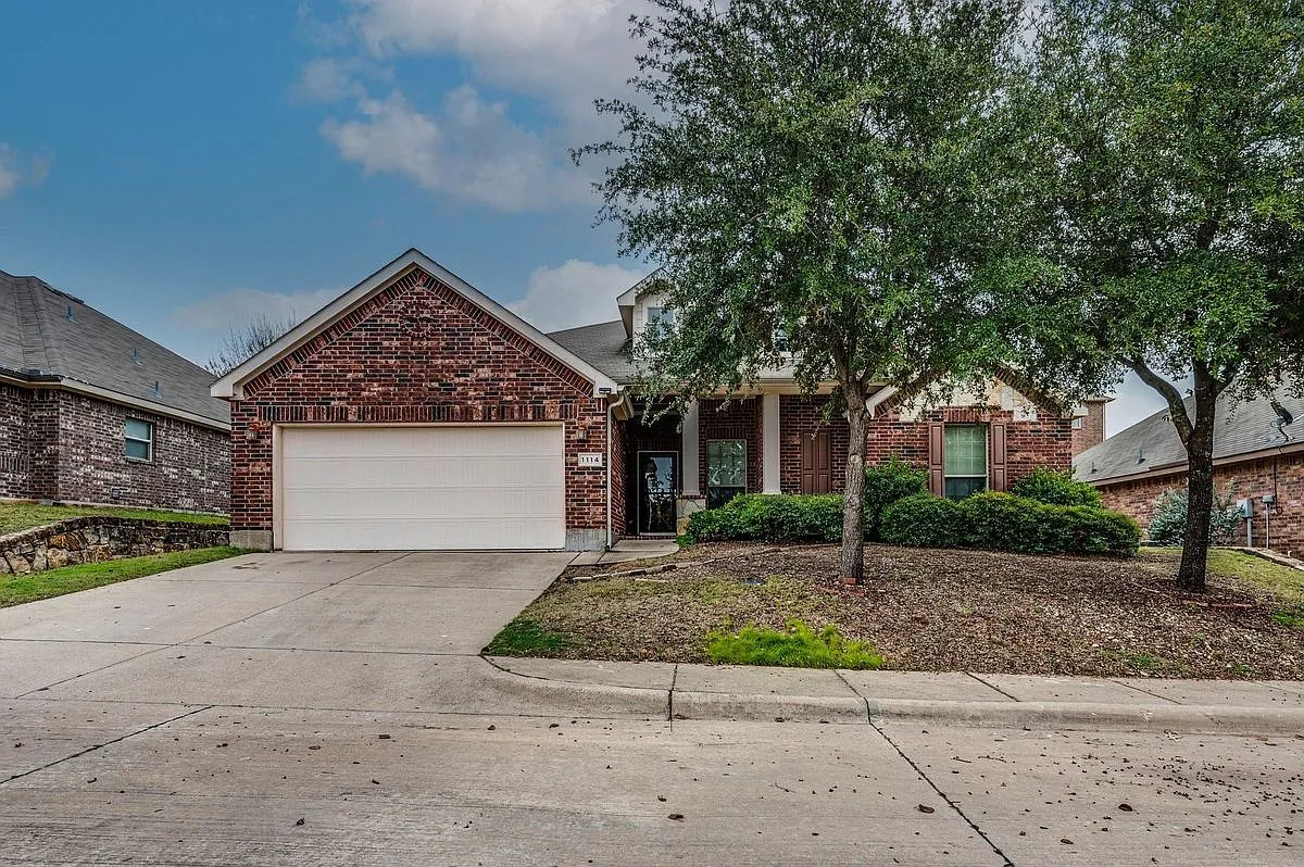 3 bed, 2.0 bath, 1806 sqft, $2,400 — Photo 3