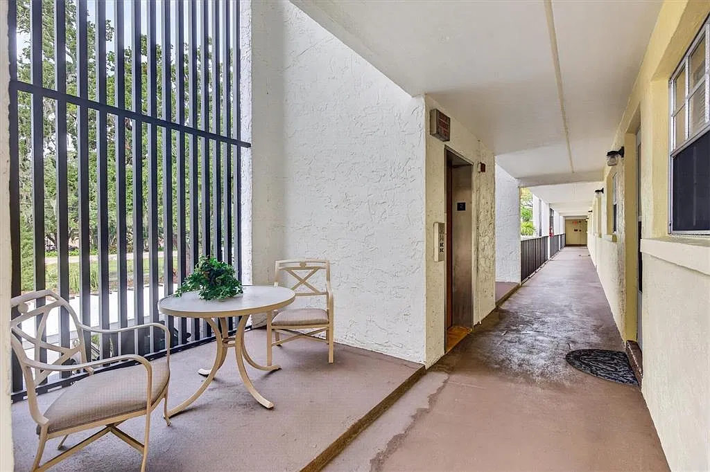 1 bed, 1.0 bath, 767 sqft, $1,399 — Photo 2