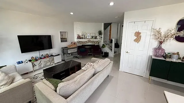 30 Holly St — Photo 9