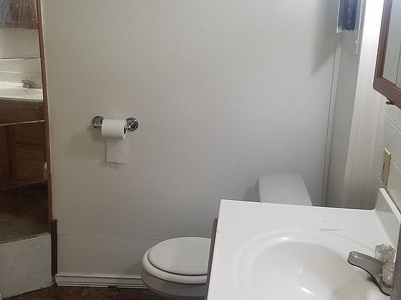 5th image of 1086 Hillmer St