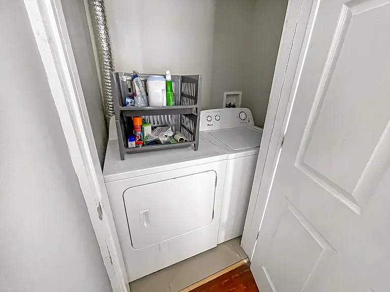 258 Nicoll St #3R — Photo 14