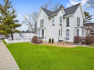 103 N Van Buren St, Batavia, IL 60510