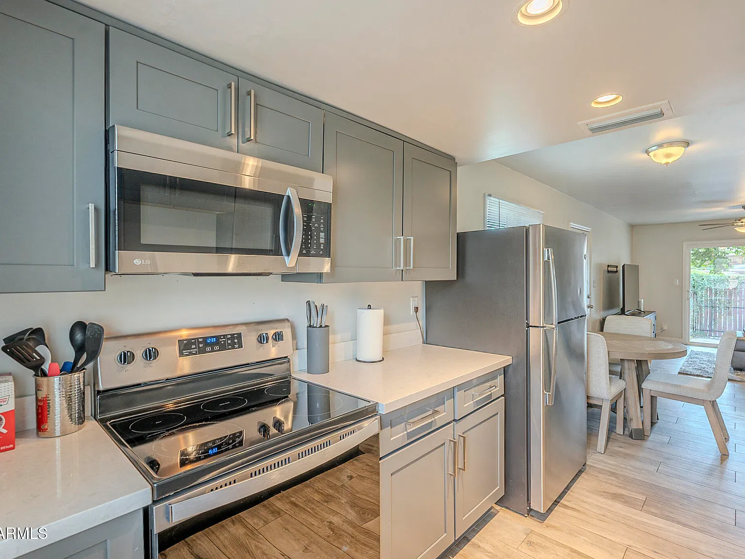 2 bed, 1.0 bath, 792 sqft, $2,000 — Photo 2