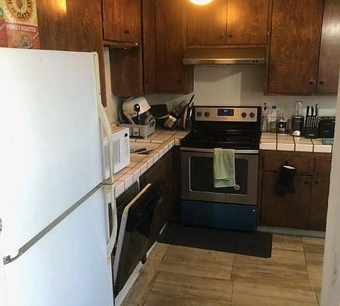 2nd image of 651 Begonia Way APT 4