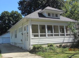 373 Elm St, Elgin, IL 60123