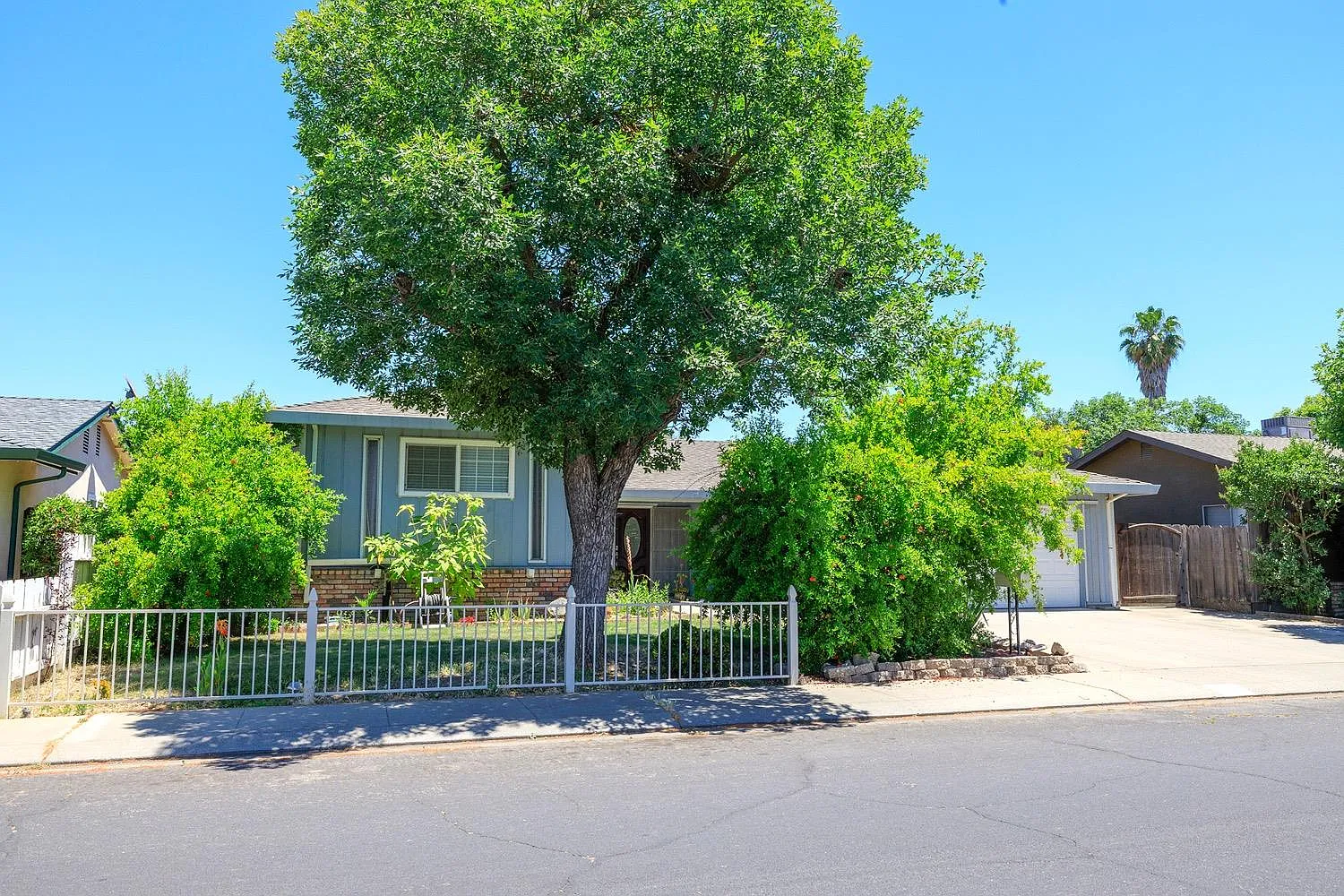 1520 Virlee Dr photo 1