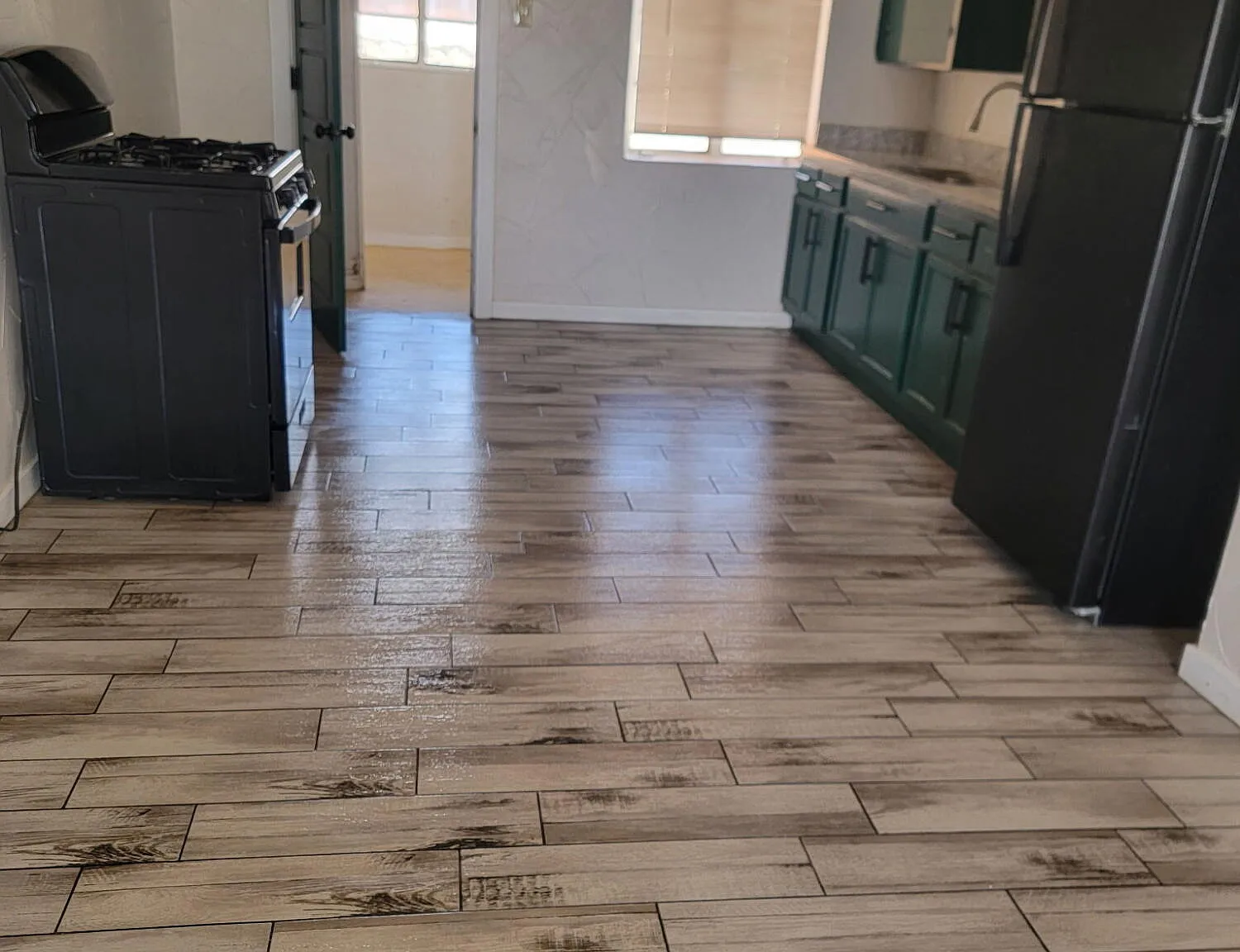 2 bed, 1.0 bath, 990 sqft, $1,100 — Photo 3
