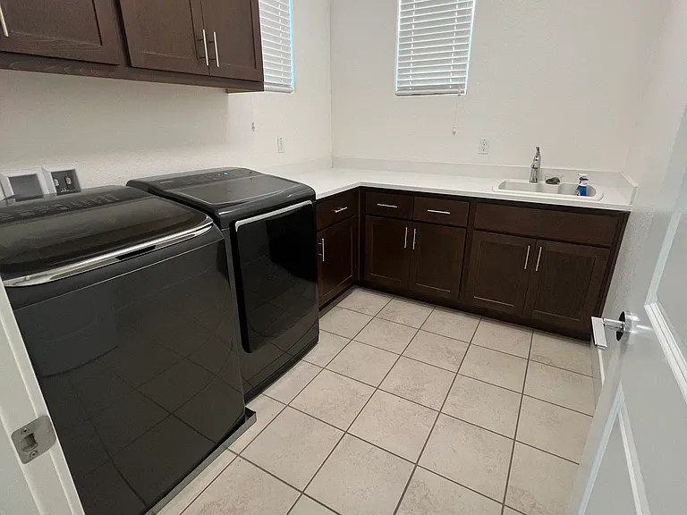 843 Barney Cmn — Photo 38