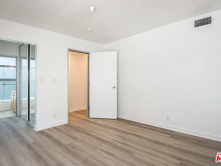 823 N Martel Ave #2 — Photo 11