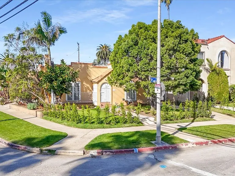 1185 S Tremaine Ave — Photo 49