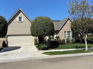 451 W Warwick Ave, Clovis, CA