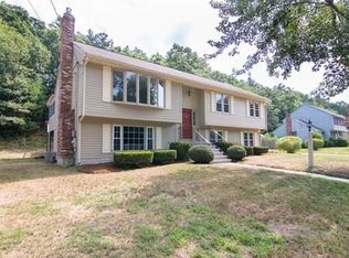 15 Hitching Post Dr, Walpole, MA 02081