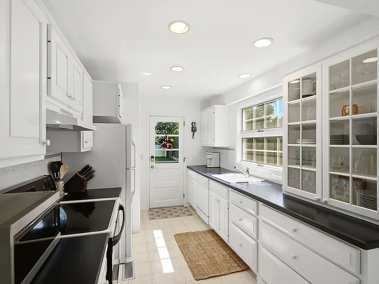 407 Boston Blvd — Photo 11