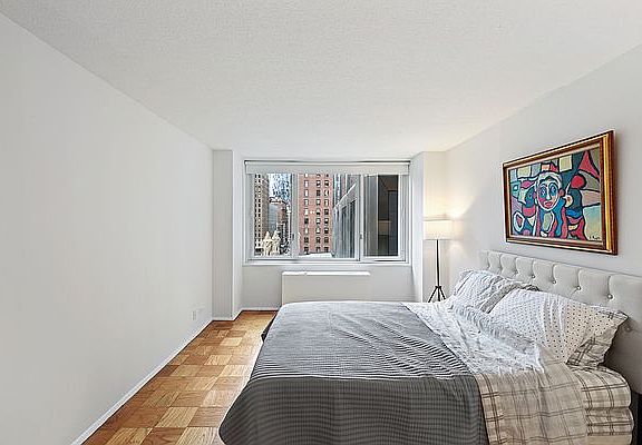 5th image of 322 W 57th St APT 17H