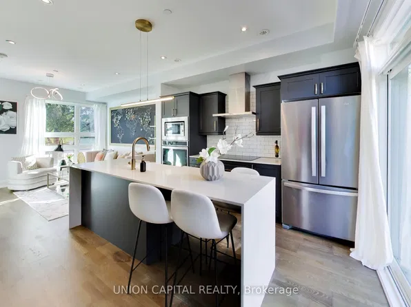 952 Dundas St E, Toronto, ON M4M 1R3