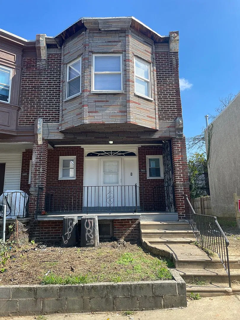 Lovely 3-Bedroom Townhouse in North Philadelphia! Available mid-November! — Photo 1