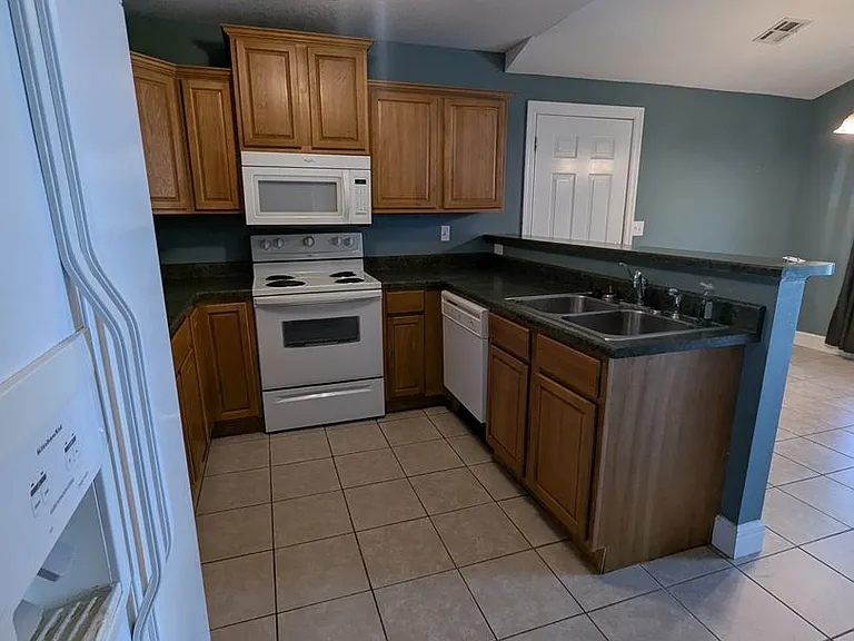 327 S Roane St — Photo 4