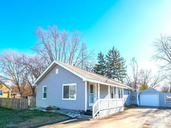 1922 Willow St, Pekin, IL 61554