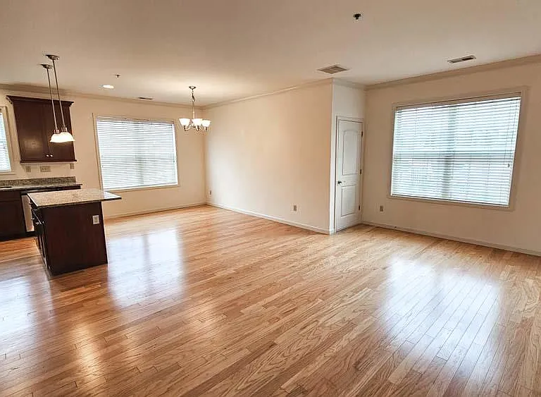 305 Canter Ct — Photo 10