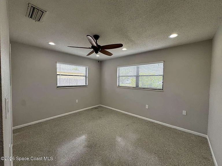 715 Clarke Ave — Photo 12