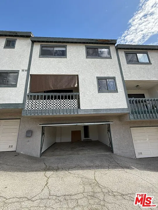 3 bed, 3.0 bath, 1331 sqft, $3,950 — Photo 4