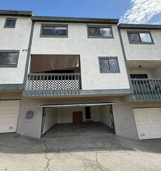 2809 Montrose Ave #10 — Photo 4