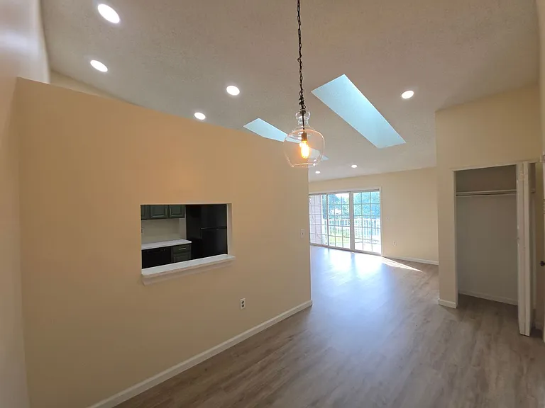 12 Amberly Ct — Photo 5