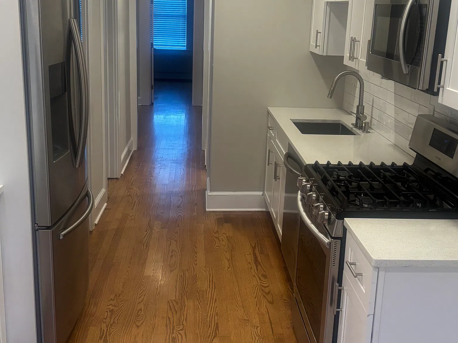 3 bed, 1000 sqft, $2,495 — Photo 2