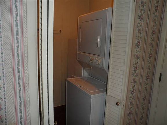 3rd image of 905 Birchwood Ave