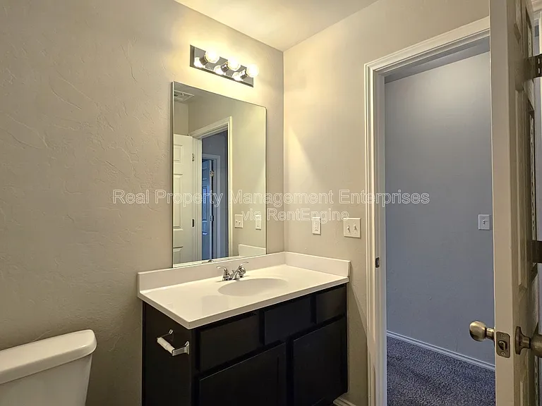 319 Waterside Dr — Photo 8