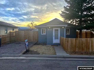 809 Platte Ave, Mills, WY 82644