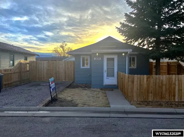 809 Platte Ave, Mills, WY 82644