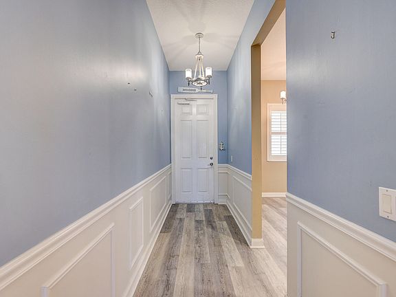 3rd image of 11 Harbour Isle Drive W #102