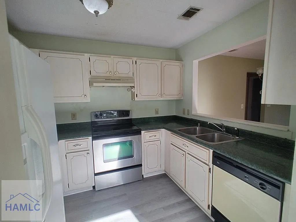 3 bed, 2.0 bath, 1304 sqft, $1,250 — Photo 4