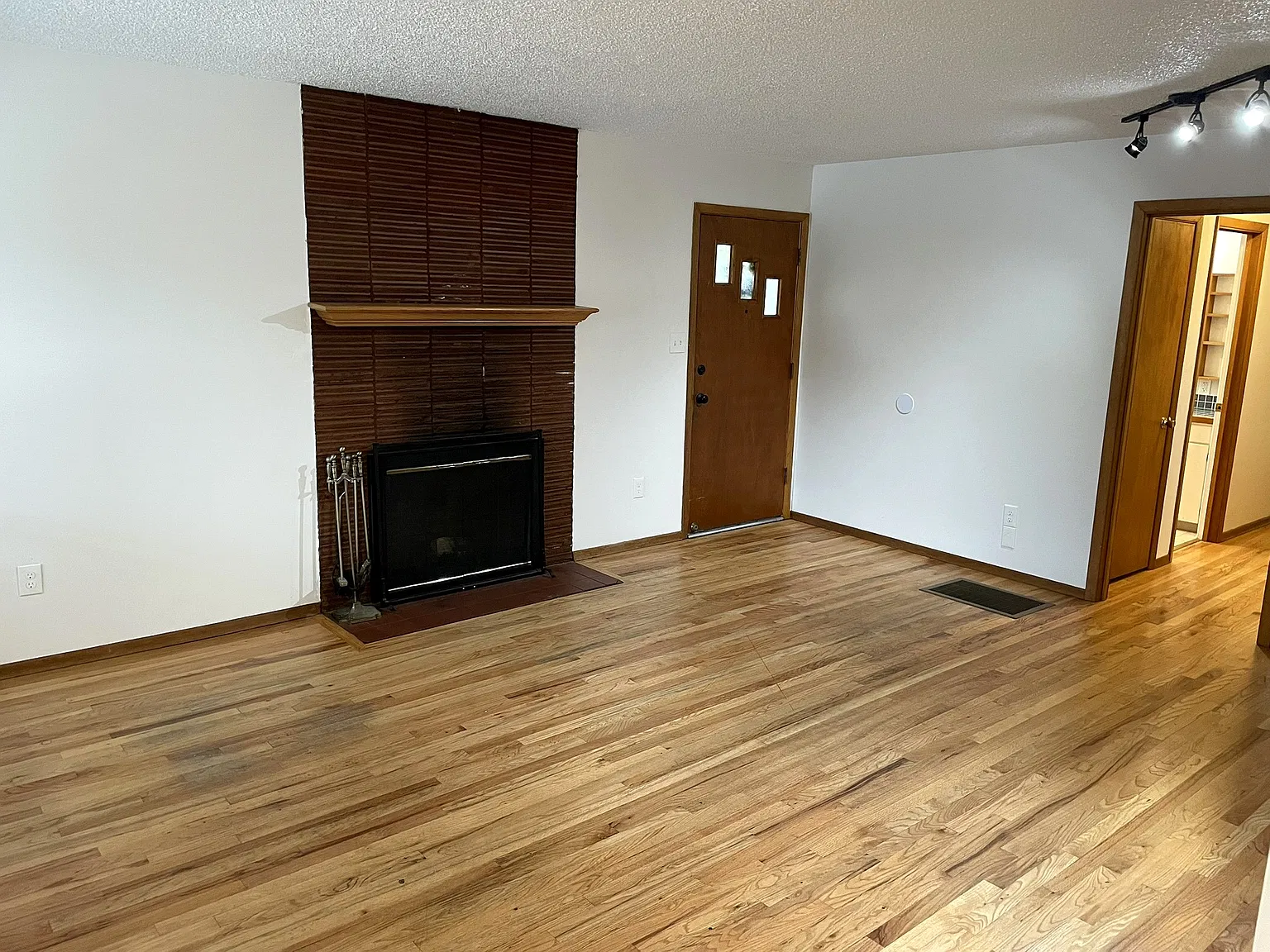 2 bed, 900 sqft, $1,795 — Photo 3