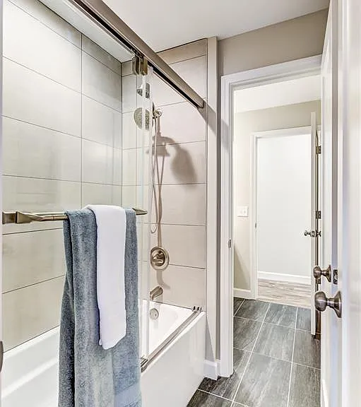 4250 Lindell Blvd #A — Photo 18