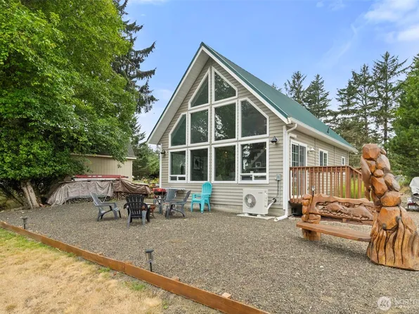 156 Dolphin Avenue NE, Ocean Shores, WA 98569