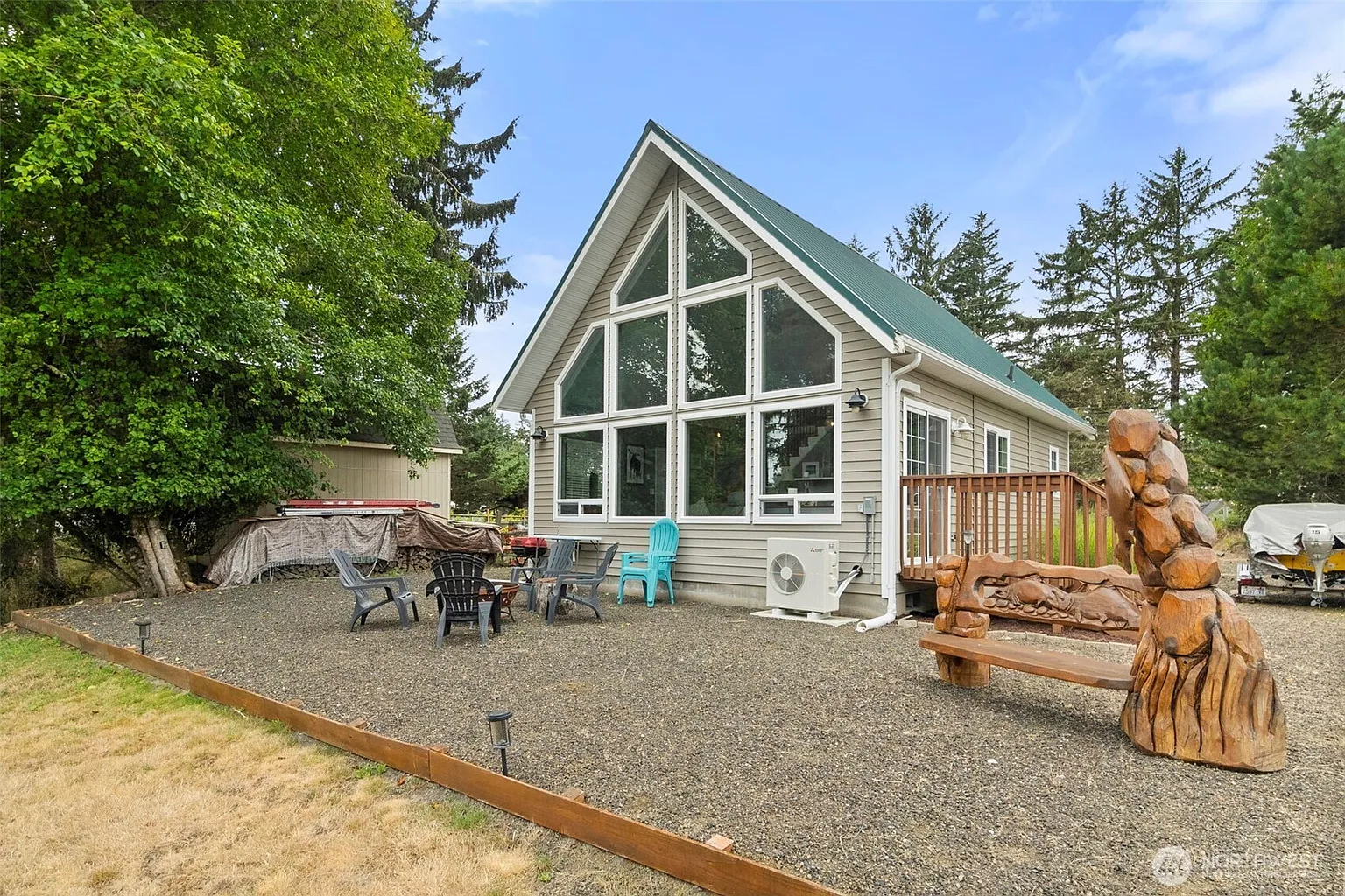 156 Dolphin Avenue NE photo 1